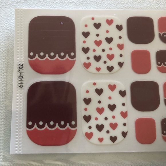 🦶🏽2/$8 Adorable multi-color cupcake toe nail wraps - Picture 2 of 6